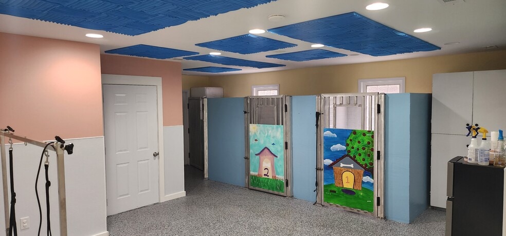 More Photos Of 4015 Fawnbrooke Dr, Indian Trail Veterinarian Kennel For Sale