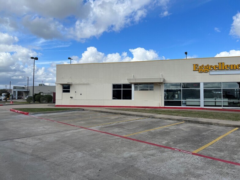 More Photos Of 3030 Business Center Dr, Pearland Fast Food For Lease