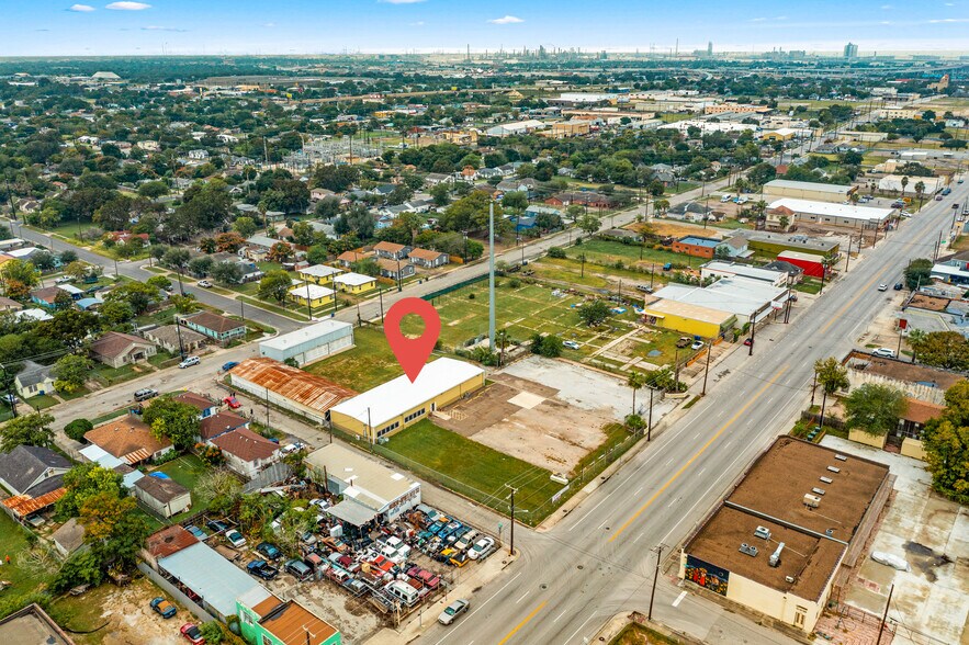 Primary Photo Of 917 S Staples St, Corpus Christi Unknown For Lease