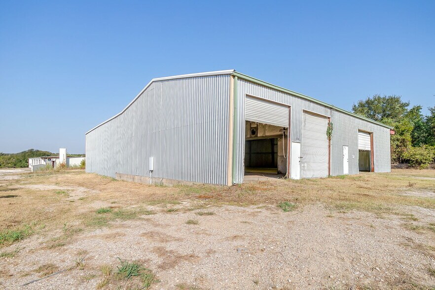 More Photos Of 3550 N Main St, Cleburne Industrial For Sale