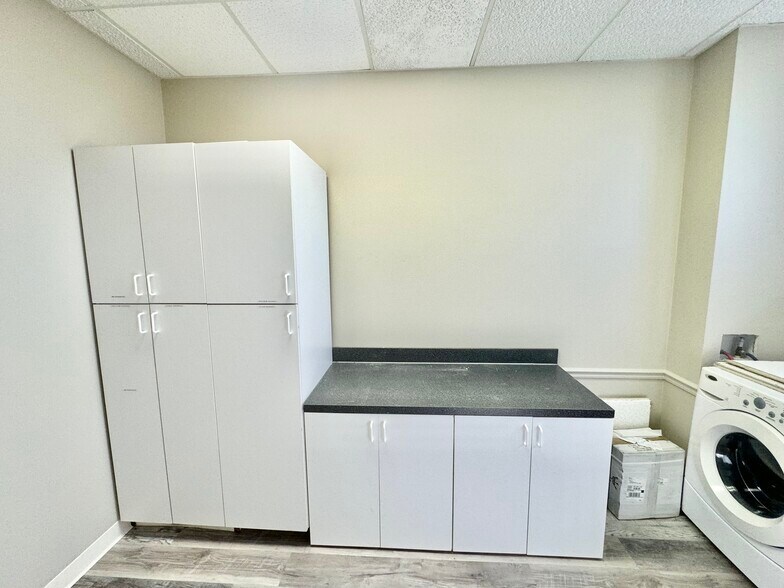 More Photos Of 130 N Gross Rd, Kingsland Medical For Sale