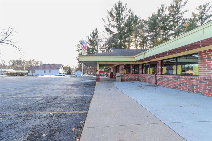 More Photos Of N2717 County Road QQ, Waupaca Restaurant For Sale