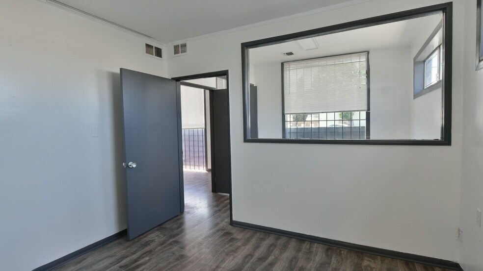 More Photos Of 900 W Hyde Park Blvd, Inglewood Warehouse For Lease