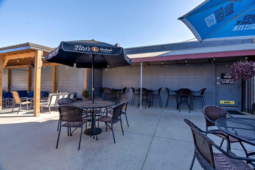 More Photos Of 101 W Monroe St, Carbondale General Retail For Sale