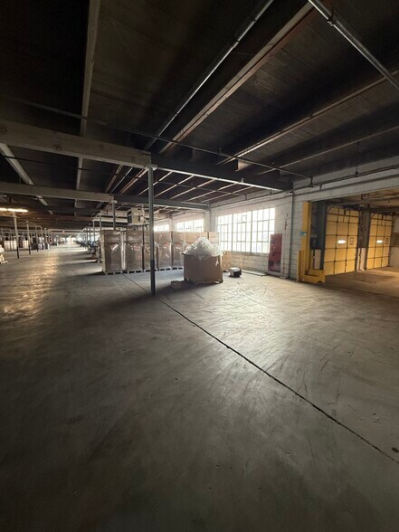 More Photos Of 220 E 14th Ave, North Kansas City Distribution For Lease