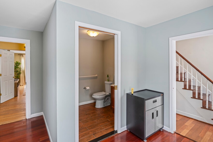 More Photos Of 4235 Chain Bridge Rd, Fairfax Office For Sale