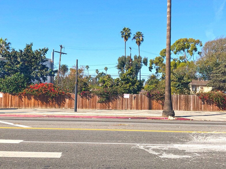 More Photos Of 685 Oxford Ave, Venice Freestanding For Sale