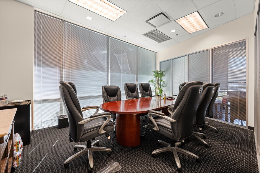 More Photos Of 9300 United Dr, Austin Unknown For Lease