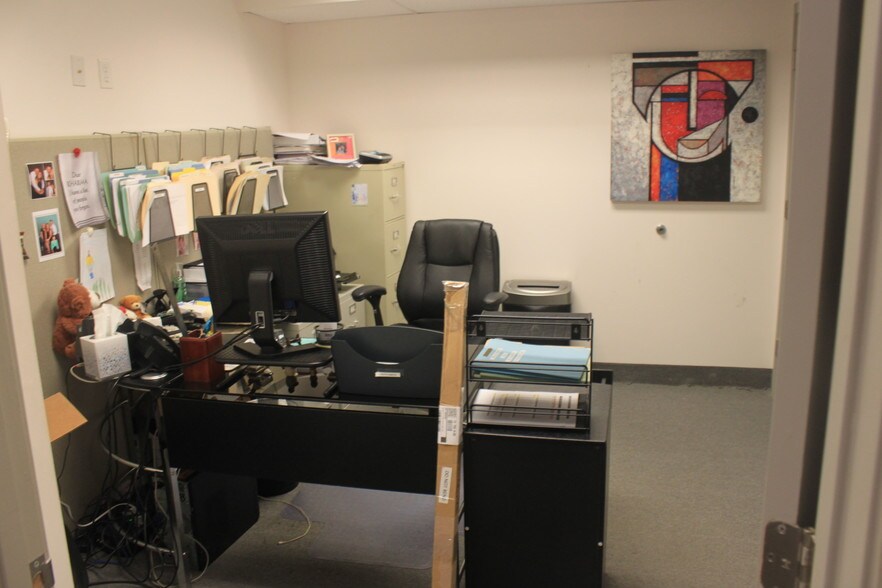More Photos Of 2475 Hollywood Blvd, Hollywood Office For Lease
