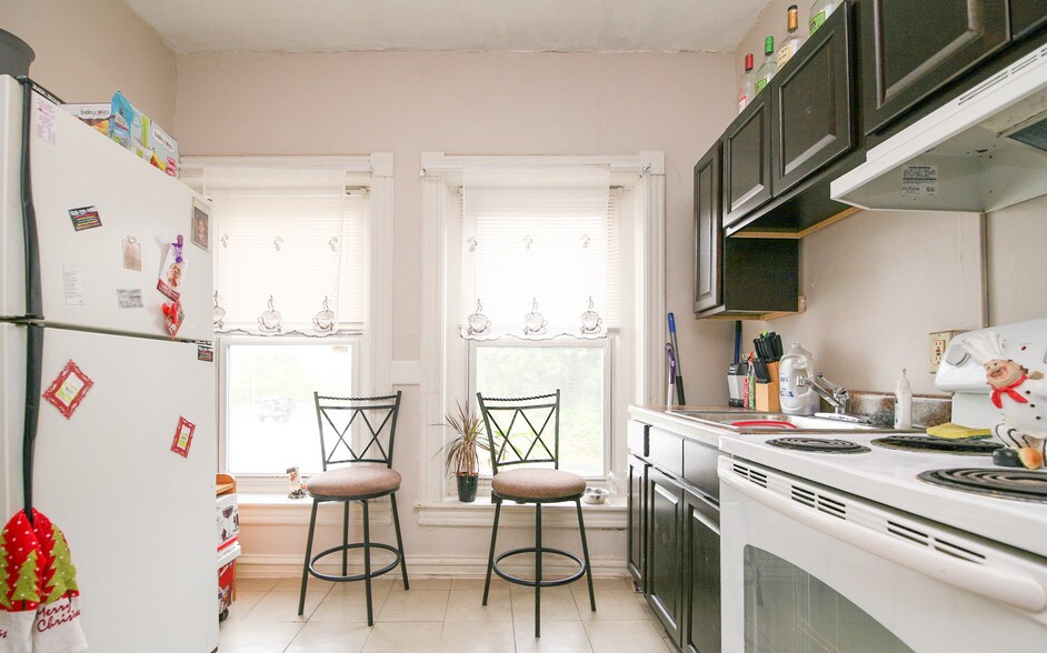More Photos Of 2102 S Lehigh Ave, Whitehall Apartments For Sale