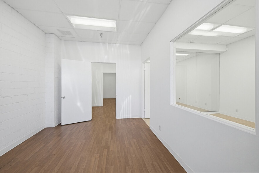 More Photos Of 3380 Livonia Ave, Los Angeles Light Manufacturing For Lease