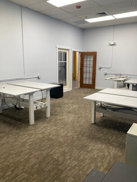 More Photos Of 1245 Hartrey Ave, Evanston Flex For Lease