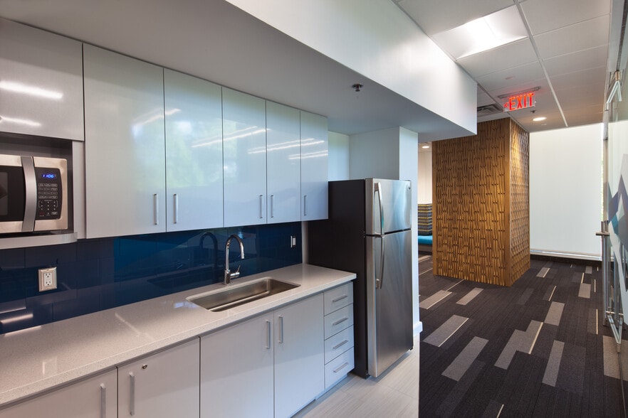 More Photos Of 400 Interstate N Pky SE, Atlanta Office For Lease