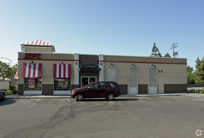Primary Photo Of 157 S Madera Ave, Kerman Fast Food For Lease