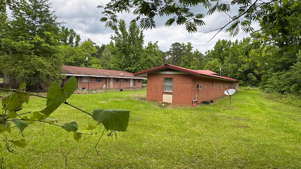 More Photos Of 1801 Vine Street, Selma Apartments For Sale