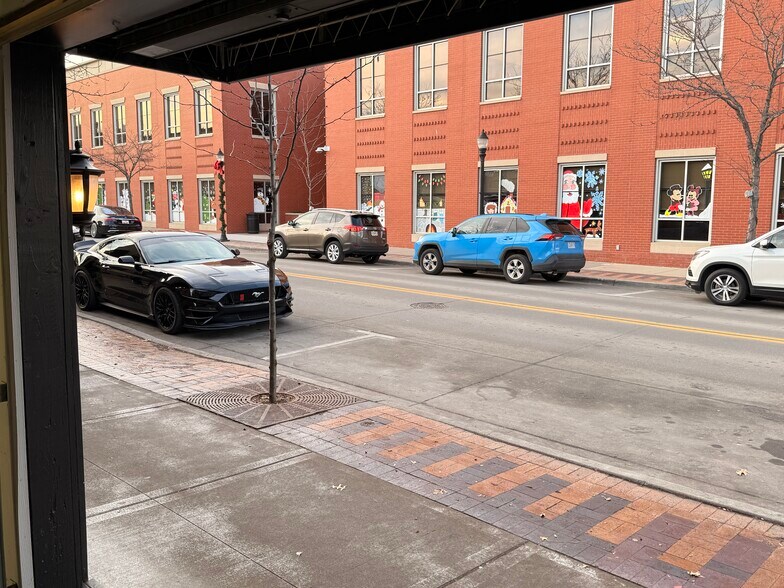 More Photos Of 127 SE 3rd St, Lees Summit Freestanding For Lease