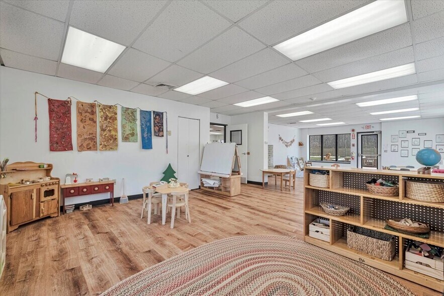 More Photos Of 4 Glenna Dr, Carmel Specialty For Sale