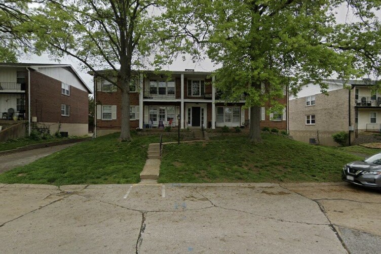 Primary Photo Of 609 Thunderbird Ct, Chesterfield Apartments For Sale
