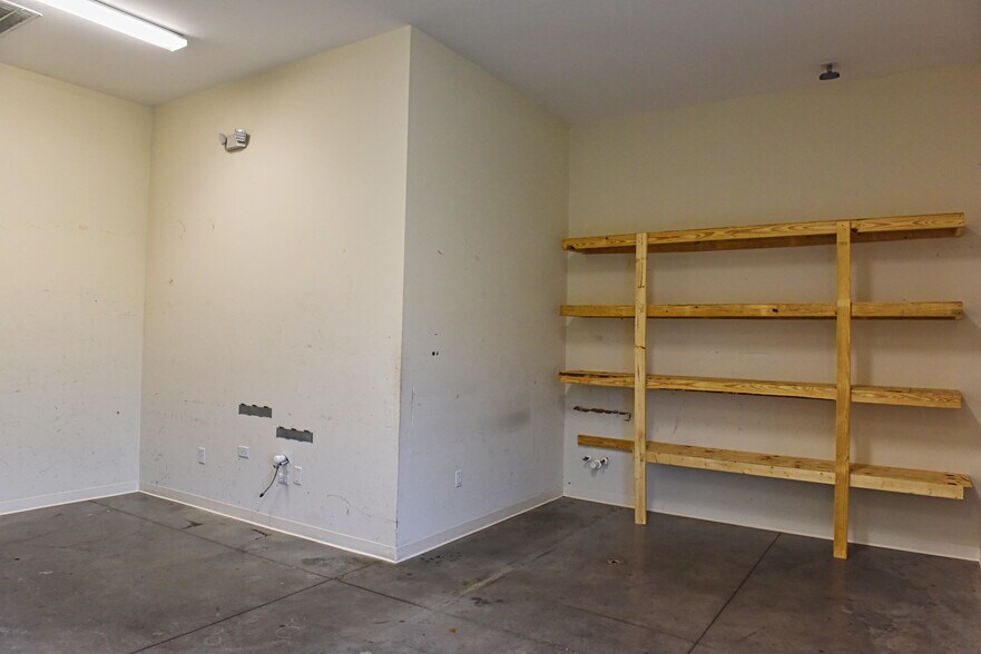 More Photos Of 359 Treeland Dr, Ladson Office For Lease