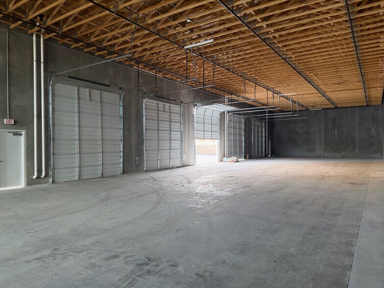 More Photos Of 930-938 Empire Mesa Way, Henderson Warehouse For Sale