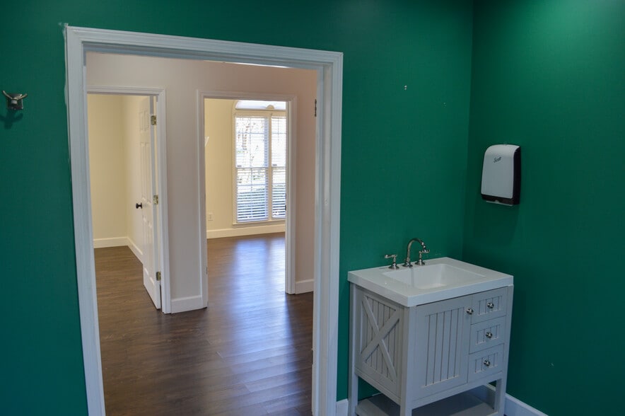 More Photos Of 3055 Lorna Rd, Birmingham Medical For Sale