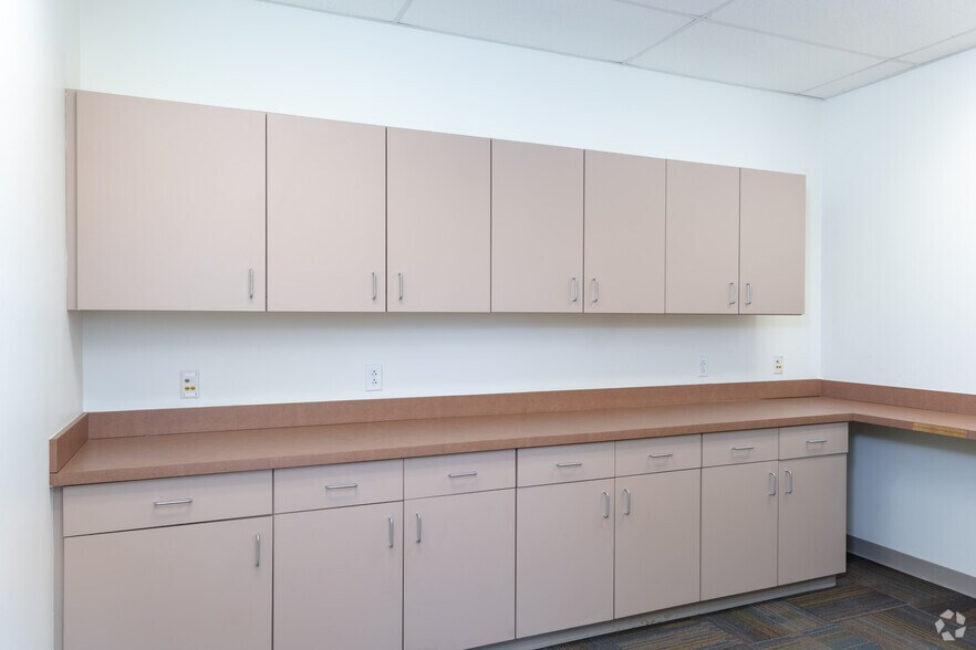 More Photos Of 21-31 Commerce Dr, O'Fallon Unknown For Lease