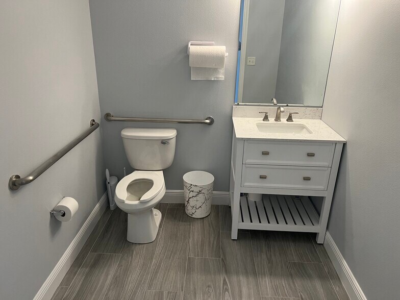 More Photos Of 16578 N Dale Mabry Hwy, Tampa Office For Sale