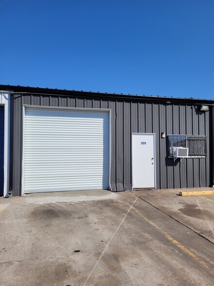 More Photos Of 11450 Bissonnet St, Houston Warehouse For Lease