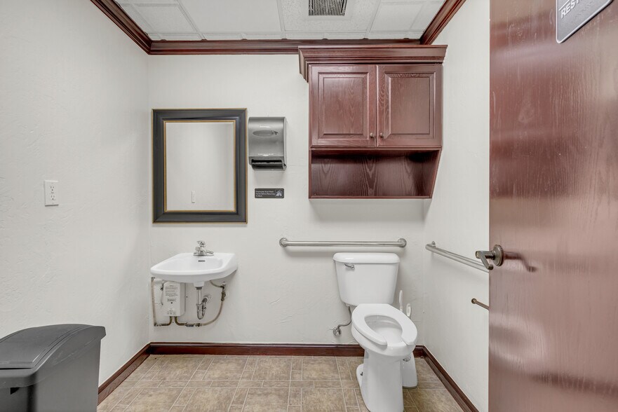 More Photos Of 7106 NW 39th Expy, Bethany Office For Lease