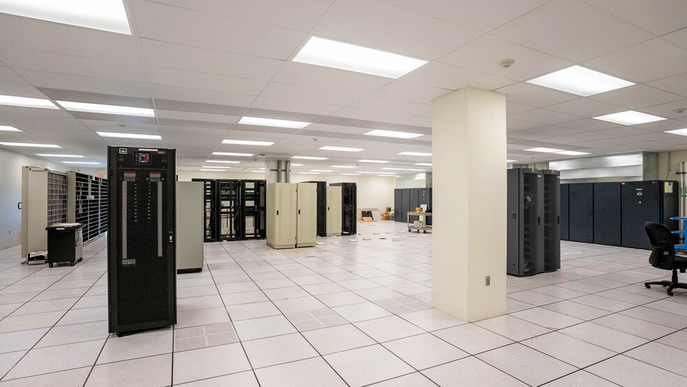 More Photos Of 8001 W Jefferson Blvd, Fort Wayne Office For Lease