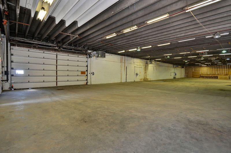 More Photos Of 2477 Kaladar Ave, Ottawa Warehouse For Lease