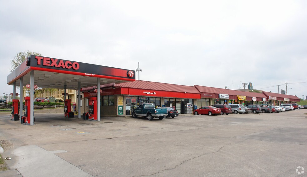 More Photos Of 397 E Southwest Pky, Lewisville General Retail For Lease