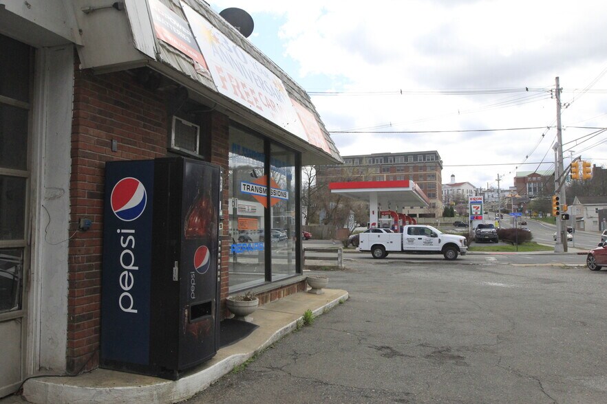 More Photos Of 61 Water St, Newton Auto Repair For Sale