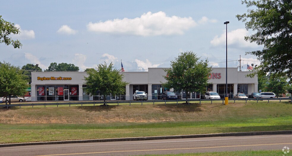 More Photos Of 5179 US 51 N, Senatobia Department Store For Lease