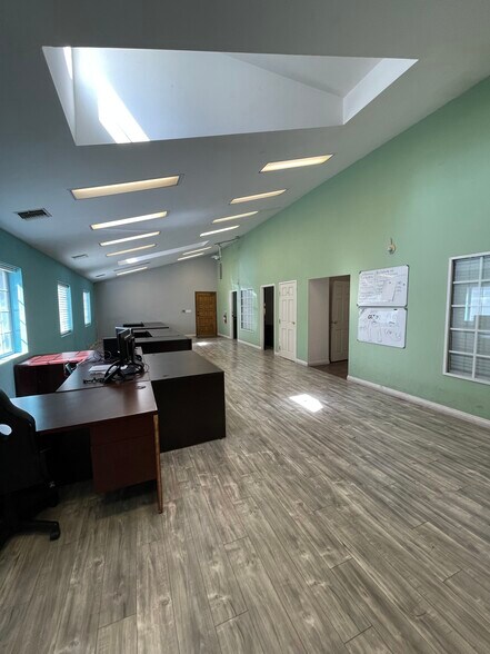 More Photos Of 8823 Fenwick St, Sunland Office For Lease