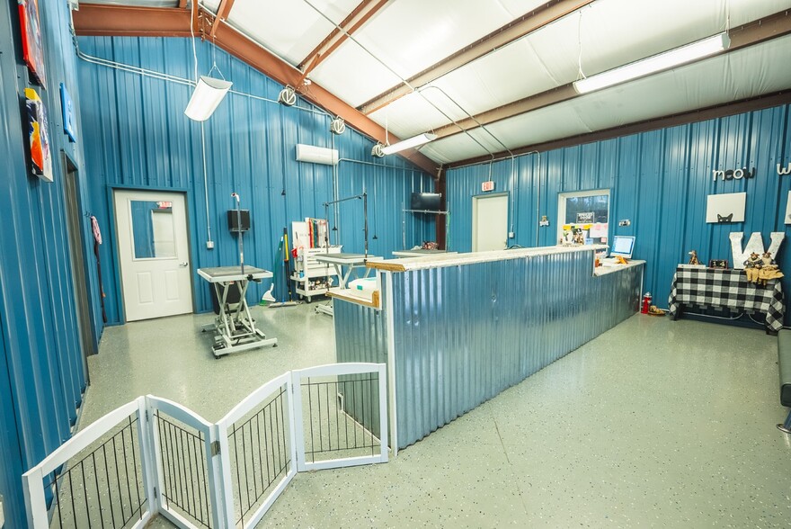 More Photos Of 19462 Lee Hwy, Abingdon General Retail For Sale