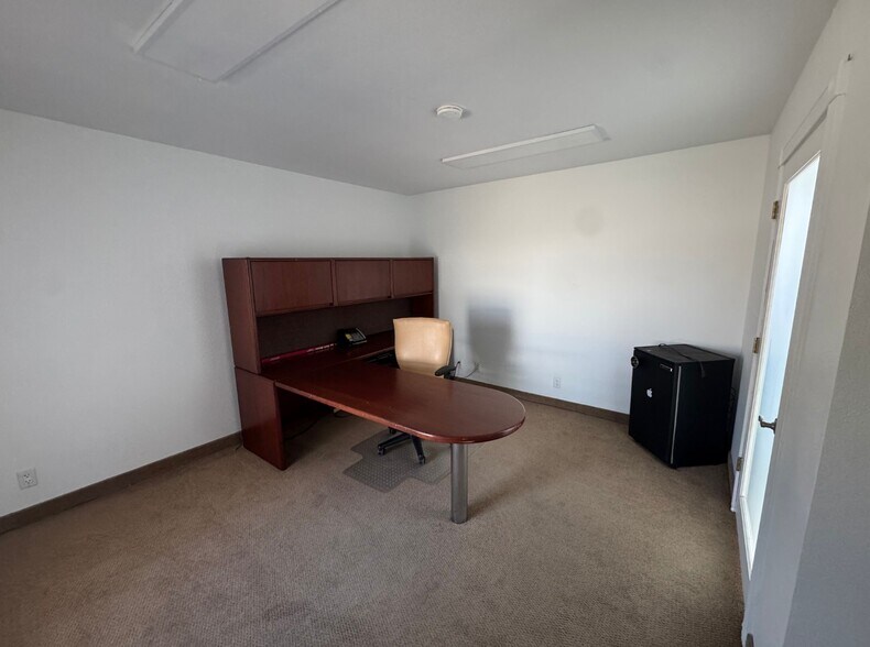 More Photos Of 3711 Vegas Dr, Las Vegas Office For Lease