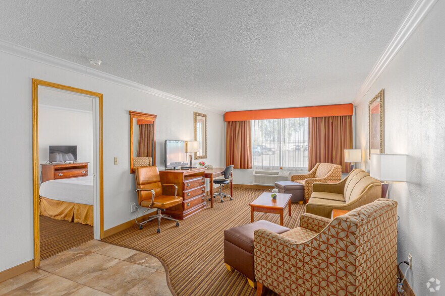 More Photos Of 1015 S Haynes Ave, Miles City Hotel For Sale
