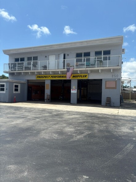 More Photos Of 250 NE 44th St, Oakland Park Auto Repair For Sale
