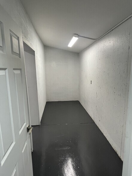 More Photos Of 218 W 3rd Ave, Mesa Warehouse For Lease