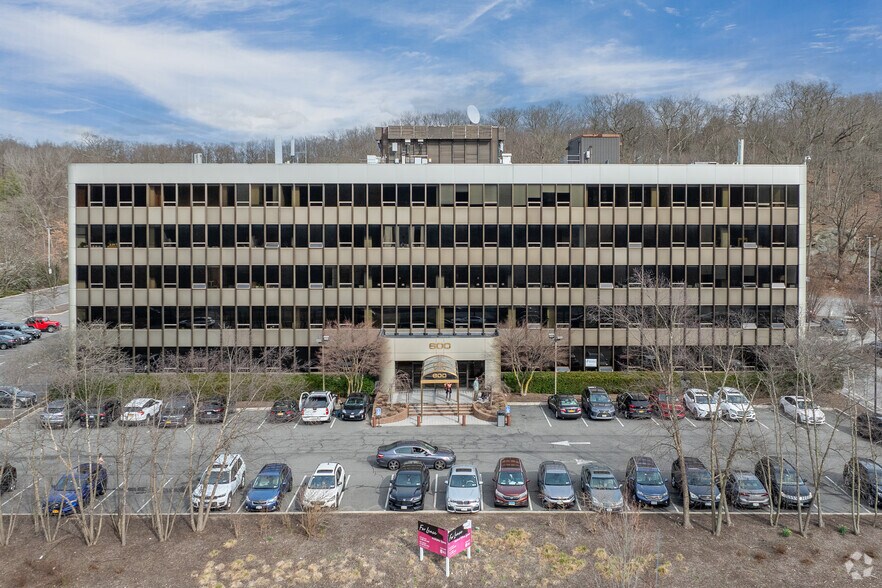 Primary Photo Of 600 Mamaroneck Ave, Harrison Office For Lease