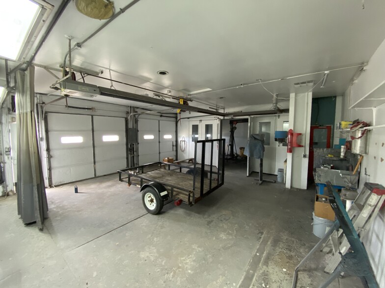 More Photos Of 513 32nd St, Vienna Auto Repair For Sale