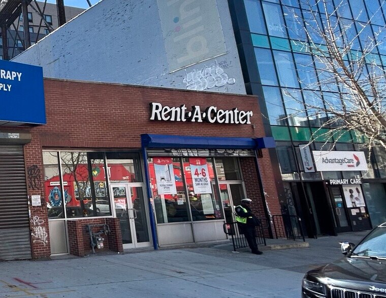Primary Photo Of 936-938 Southern Blvd, Bronx Storefront For Lease