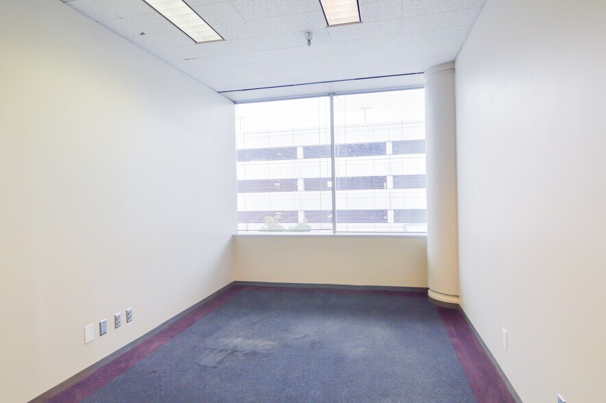 More Photos Of 40 NE Loop 410, San Antonio Office For Sale