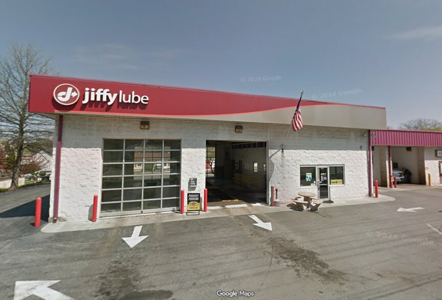 More Photos Of 220 South St, Front Royal Auto Repair For Sale