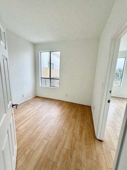 More Photos Of 884 Palm Ave, West Hollywood Apartments For Sale