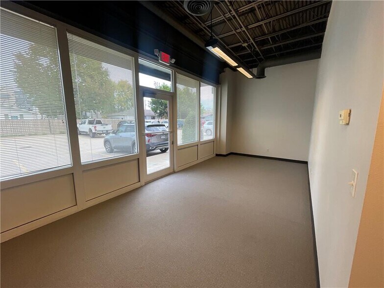 More Photos Of 206 SW 8th St, Bentonville Apartments For Lease