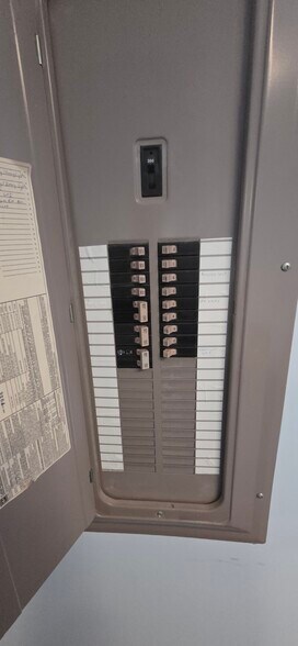 More Photos Of 1475-1495 W Main St, Tipp City Medical For Lease