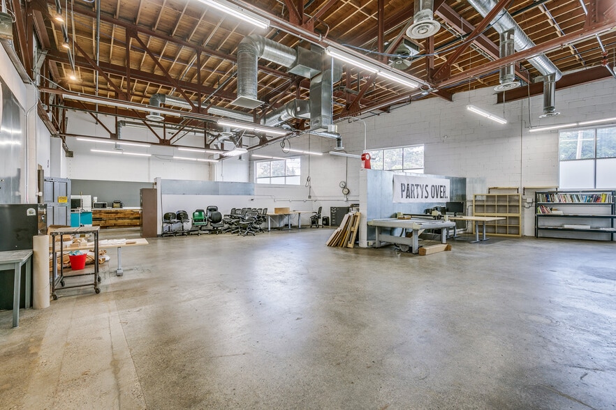 More Photos Of 2336 Territorial Rd, Saint Paul Warehouse For Sale