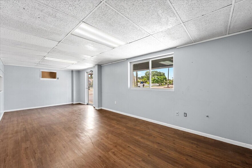 More Photos Of 1901 13th Ave N, Saint Petersburg Distribution For Lease